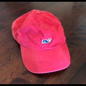 Vineyard Vines baseball cap.